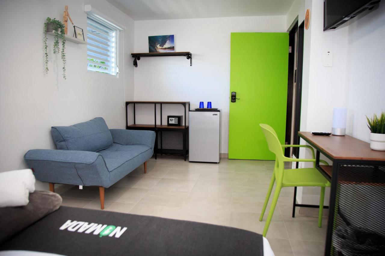 Nomada Beach Hostel- Isla Verde San Juan Eksteriør billede